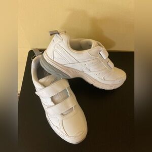Avia white sneakers, new, size 9 men